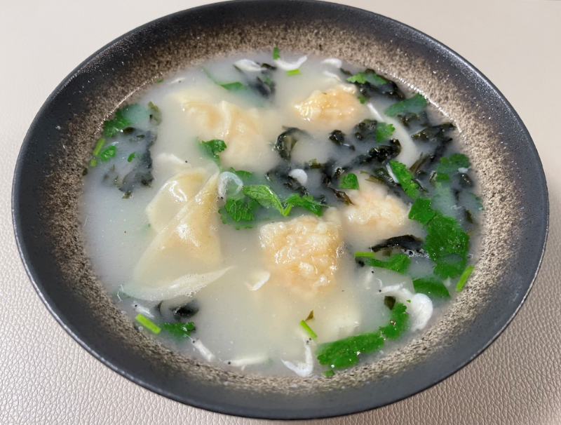 E11.Potage aux raviolis de crevette